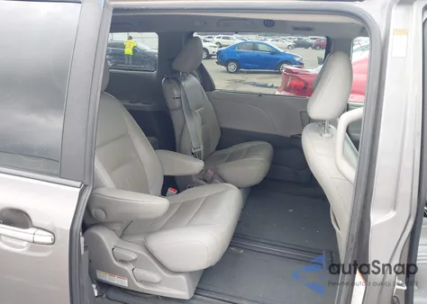 2016 Toyota Sienna Xle 8 Passenger z USA, uszkodzony, nr VIN 5TDYK3DC7GS706022